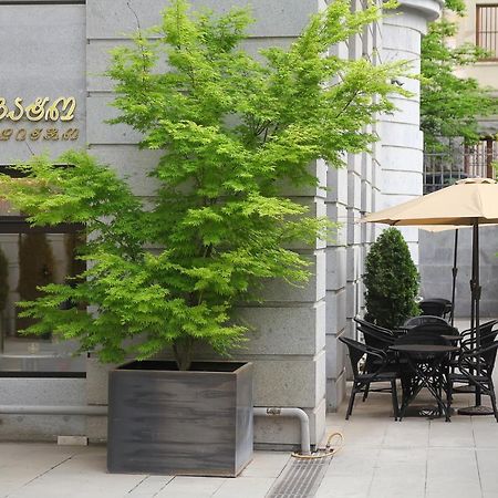 Parilament On Rustaveli 4 Rooms Tbilisi ภายนอก รูปภาพ