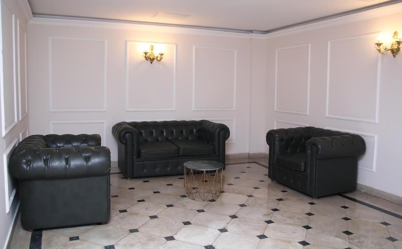Parilament On Rustaveli 4 Rooms Tbilisi ภายนอก รูปภาพ