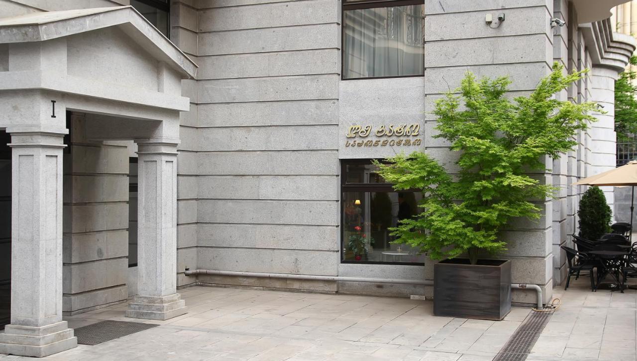 Parilament On Rustaveli 4 Rooms Tbilisi ภายนอก รูปภาพ