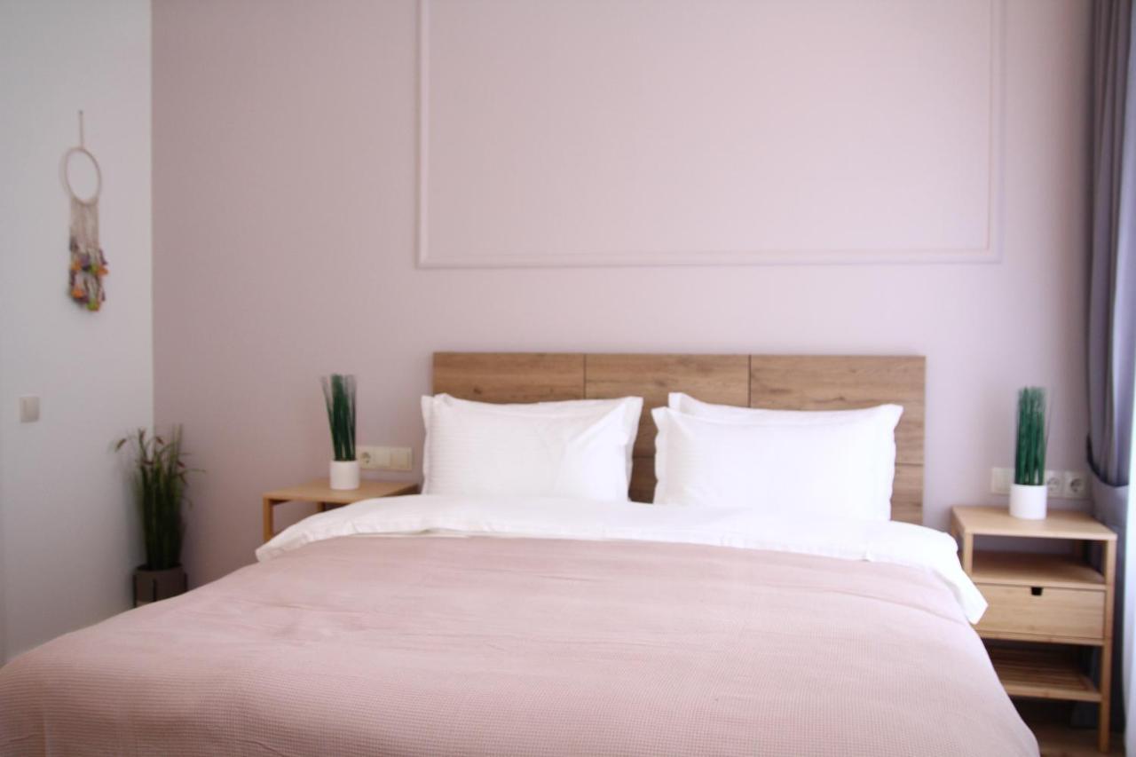 Parilament On Rustaveli 4 Rooms Tbilisi ภายนอก รูปภาพ