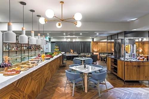 Parilament On Rustaveli 4 Rooms Tbilisi ภายนอก รูปภาพ