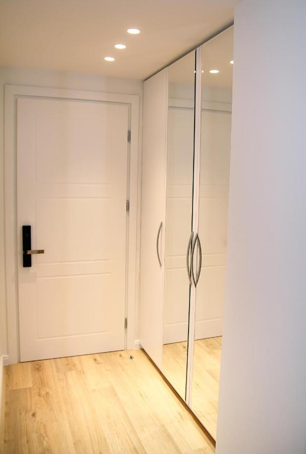 Parilament On Rustaveli 4 Rooms Tbilisi ภายนอก รูปภาพ