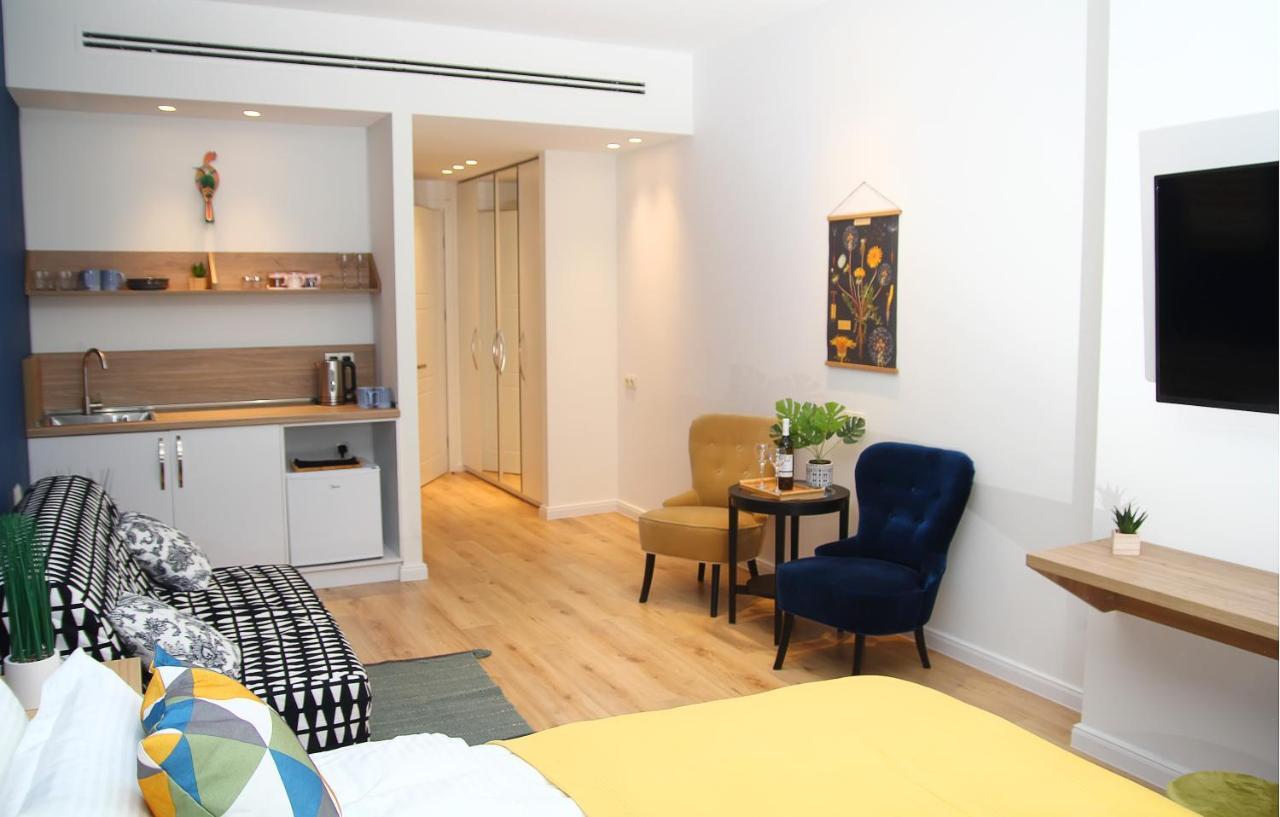 Parilament On Rustaveli 4 Rooms Tbilisi ภายนอก รูปภาพ