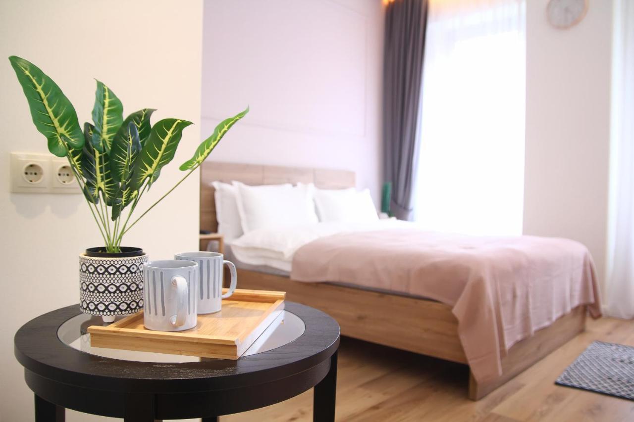 Parilament On Rustaveli 4 Rooms Tbilisi ภายนอก รูปภาพ