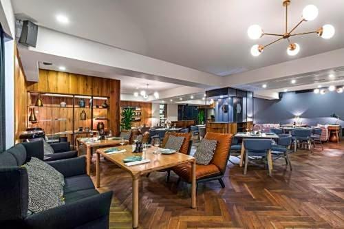 Parilament On Rustaveli 4 Rooms Tbilisi ภายนอก รูปภาพ
