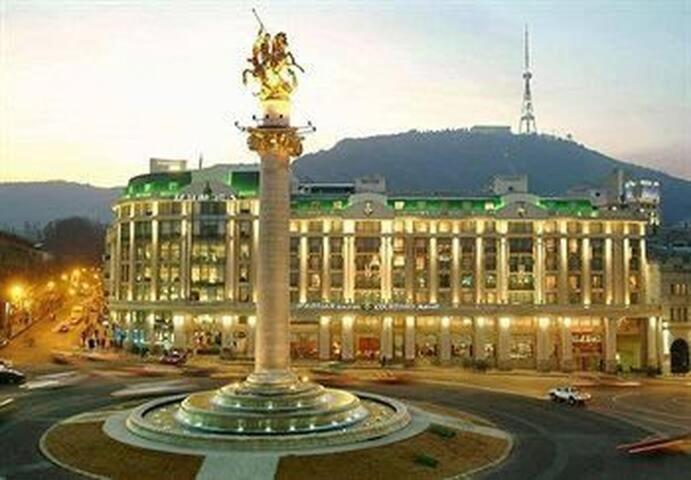 Parilament On Rustaveli 4 Rooms Tbilisi ภายนอก รูปภาพ